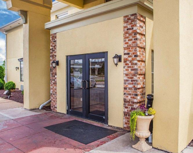 Quality Inn Airport St. Louis - Außenansicht