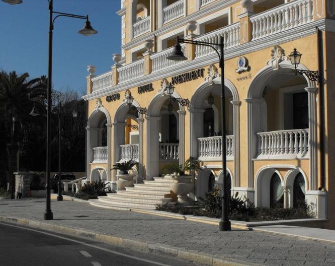 Grand Hotel President - Außenansicht