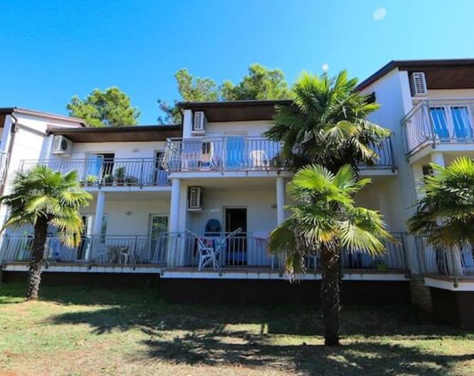 Ai Pini Medulin Resort - Außenansicht