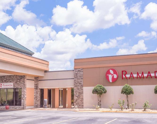 Ramada Macon - Außenansicht