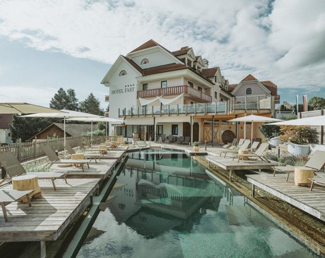 Mein Hotel Fast - Außenansicht