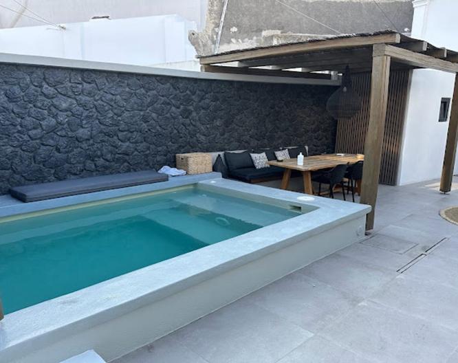 Floria Suites Santorini - Pool