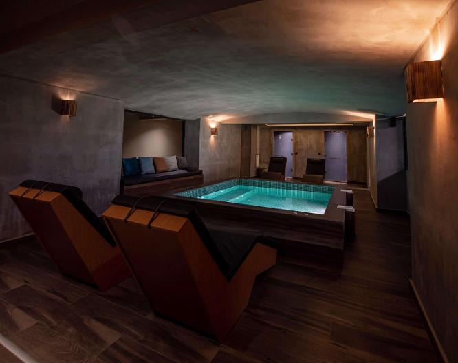 Root Karakoy - Piscine