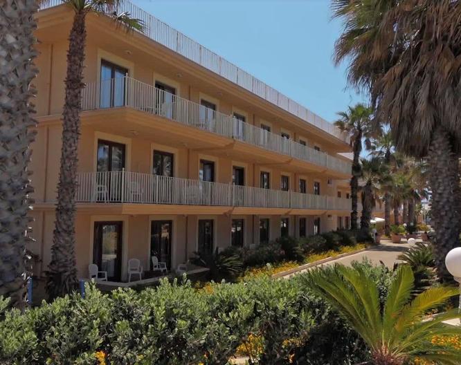 Dioscuri Bay Palace - Außenansicht