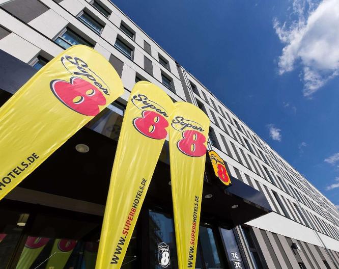 Super 8 by Wyndham Augsburg - Außenansicht
