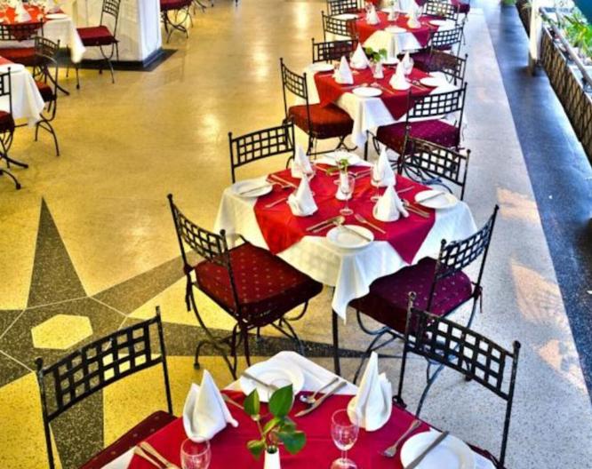 Sentrim Castle Royal Hotel - Essen und Trinken