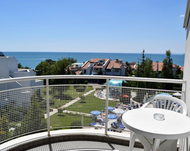 Hotel Sineva Park - Außenansicht