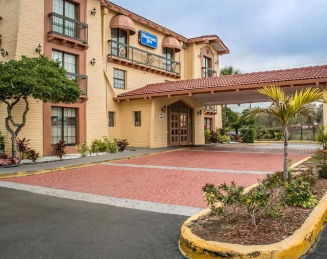 Rodeway Inn Near Ybor City - Casino - Außenansicht