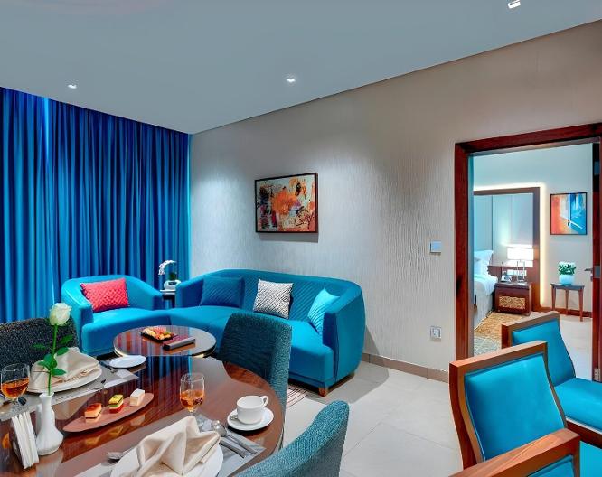 Royal Continental Suites - Essen und Trinken