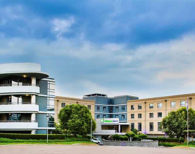 Holiday Inn Express Sandton-Woodmead - Außenansicht