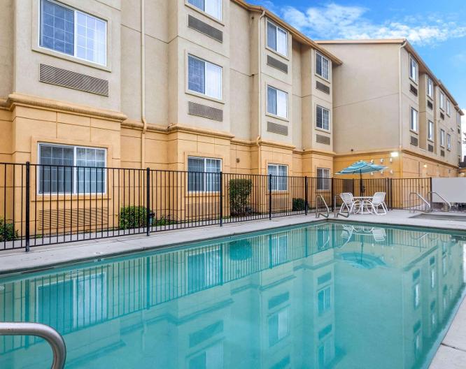 La Quinta Inn and Suites Tulare - Außenansicht