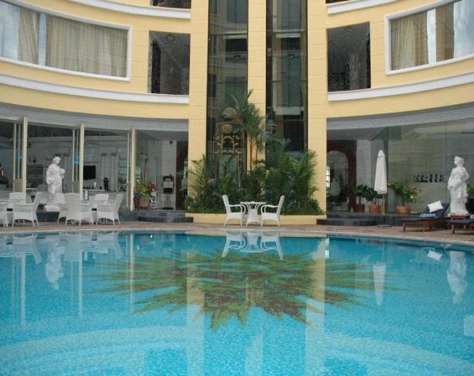 Four Seasons Place - Vue extérieure