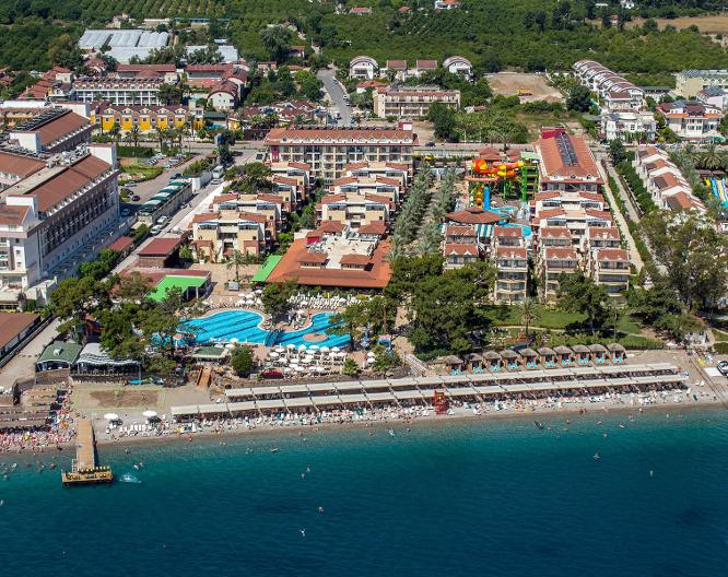 Crystal Aura Beach Resort & Spa - Außenansicht