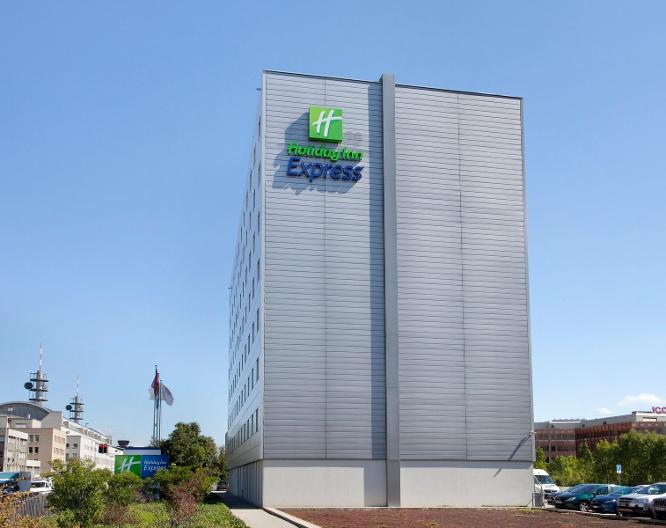 Holiday Inn Express Geneva Airport - Außenansicht