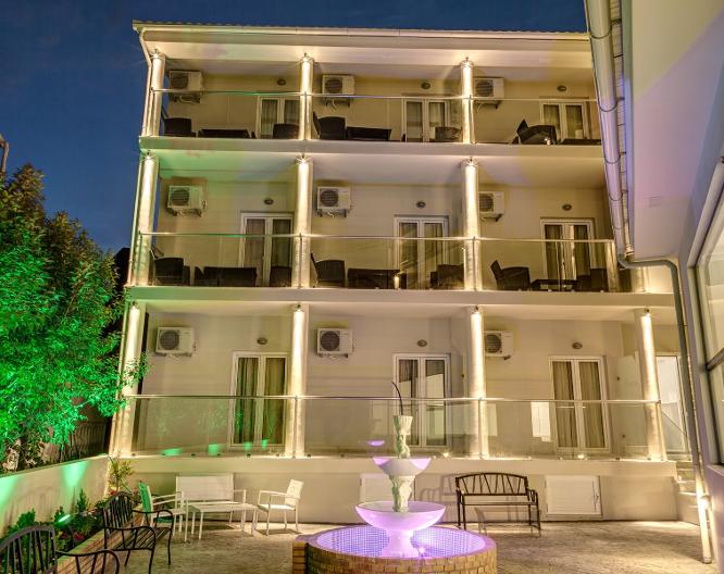 Palotel Luxury Hotel - Außenansicht