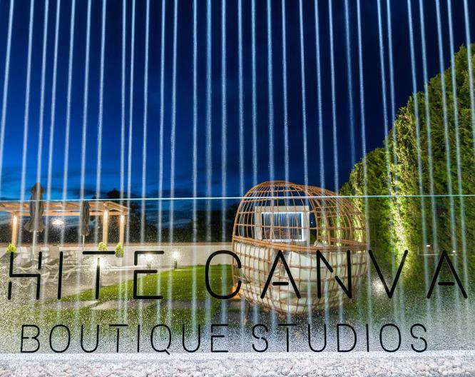 White Canvas Boutique Studios - Außenansicht