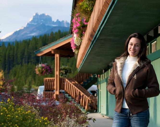Lake Louise Inn - Außenansicht