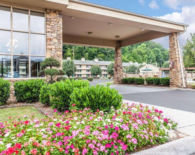 Quality Inn & Suites At Dollywood Lane - Außenansicht
