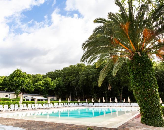 hu I Pini village - Außenansicht