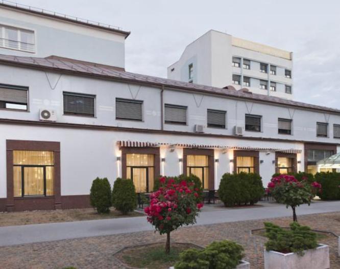Hotel Piramida - Außenansicht