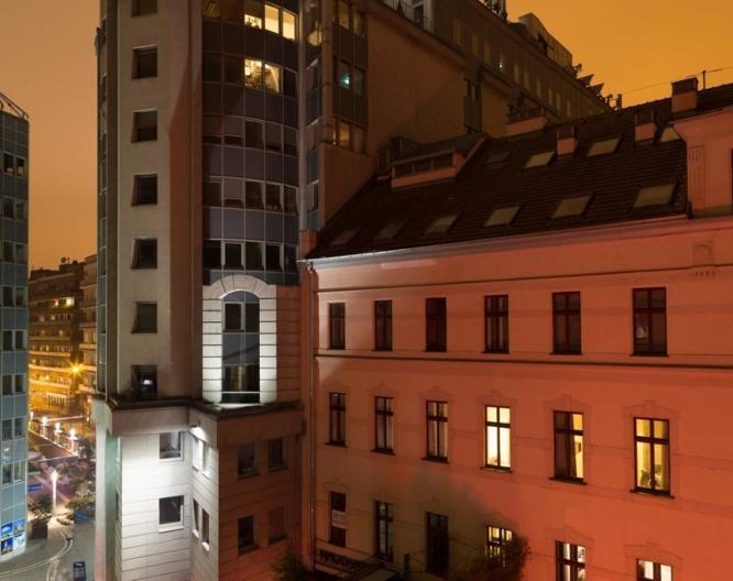 Gozsdu Court - Außenansicht