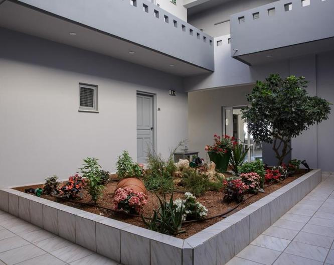 Irina Beach Hotel - Außenansicht