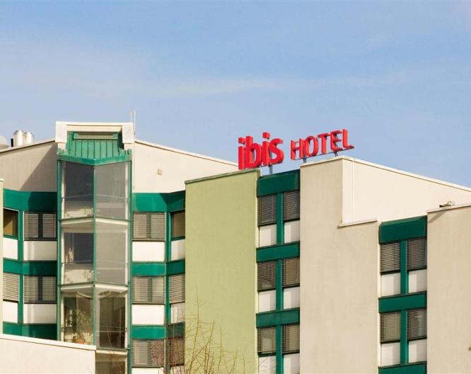 Ibis Lausanne Crissier Hotel - Außenansicht
