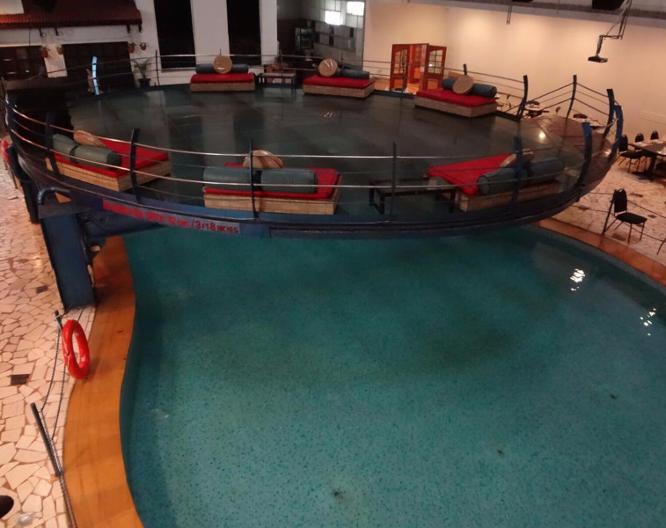 VITS Mumbai International Airport - Pool