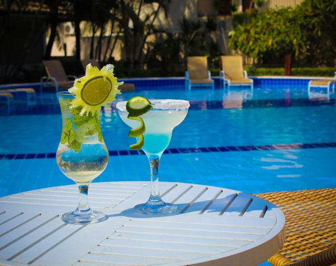 Hotel Don Quijote - Pool