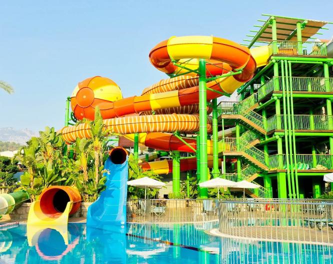 Crystal Aura Beach Resort & SPA - Außenansicht