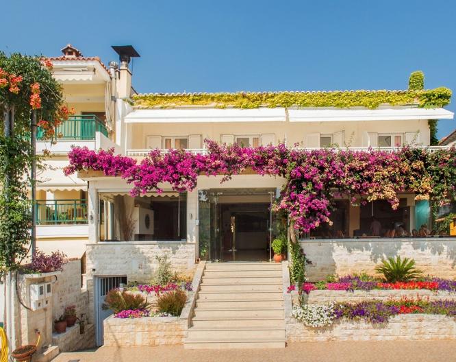 Loutra Beach Hotel - Außenansicht
