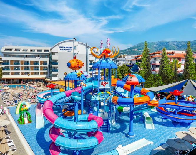 Blue Wave Suite Hotel - Außenansicht