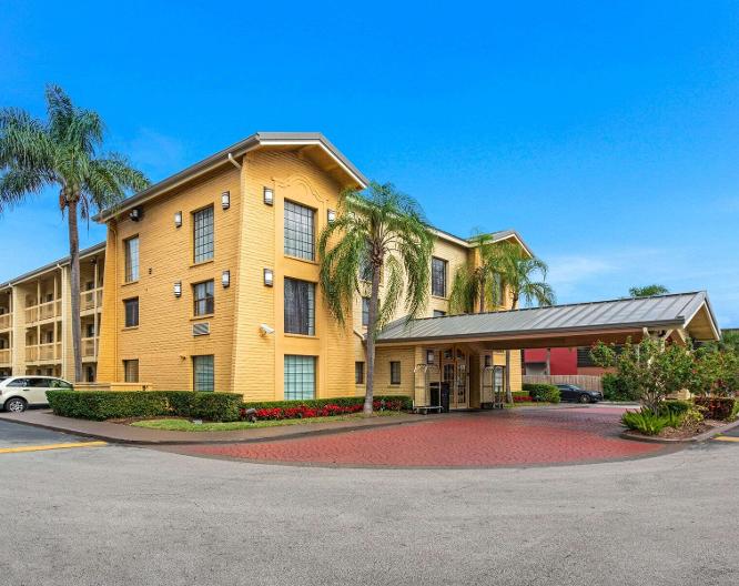 La Quinta Inn by Wyndham Miami Airport North - Außenansicht