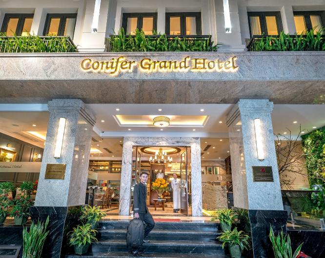 Conifer Grand Hotel - Außenansicht