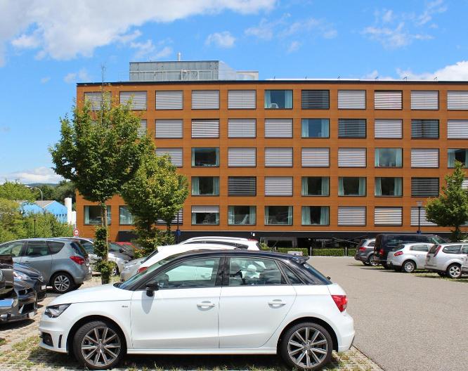 Holiday Inn Express Zürich Airport - Außenansicht