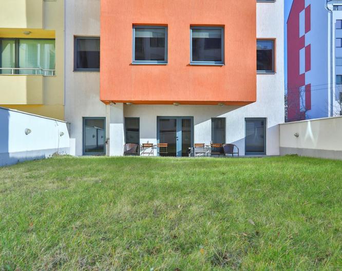 easyHotel Sofia - Außenansicht