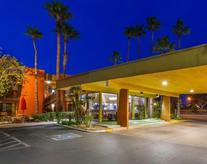 Royal Sun Inn & Suites - Vue extérieure