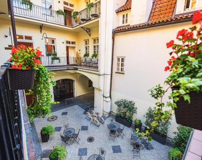 Josephine Old Town Square - Außenansicht