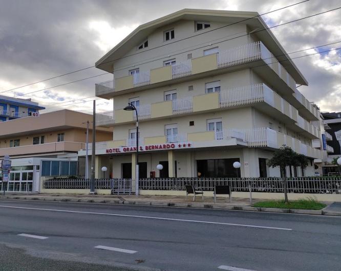 Hotel Gran San Bernardo - Außenansicht