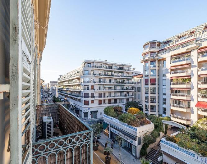 Naomi Nice - Außenansicht