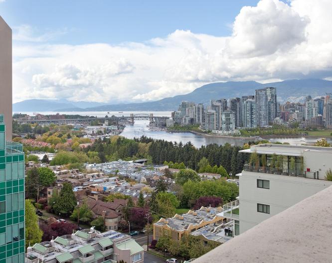 Holiday Inn Vancouver Centre - Außenansicht