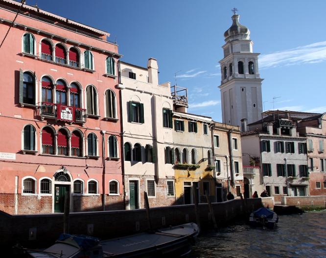 Palazzo Schiavoni - Außenansicht