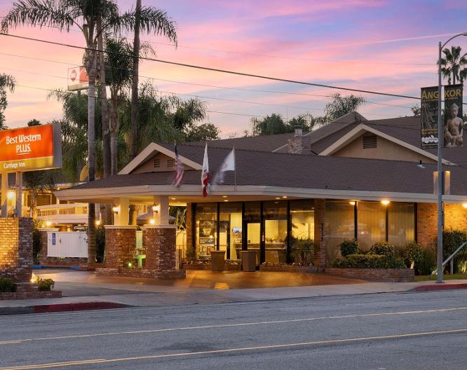 Best Western Plus Carriage Inn - Außenansicht