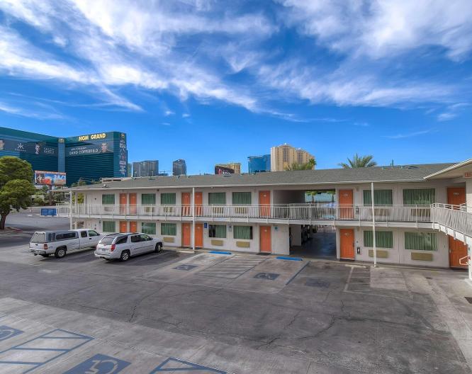 Motel 6 Las Vegas Tropicana - Vue extérieure