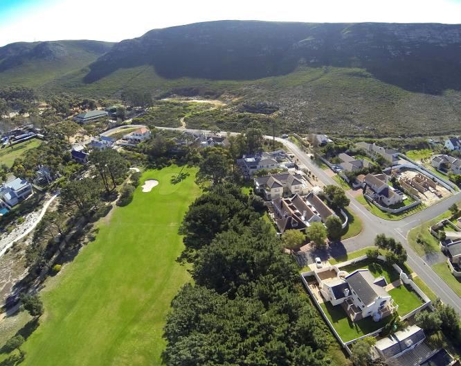 Hermanus Lodge on the Green - Außenansicht