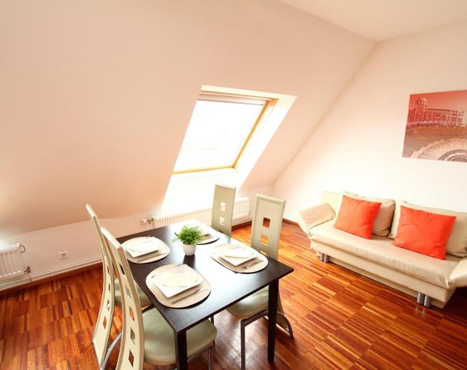 Royal Living Apartments - Essen und Trinken