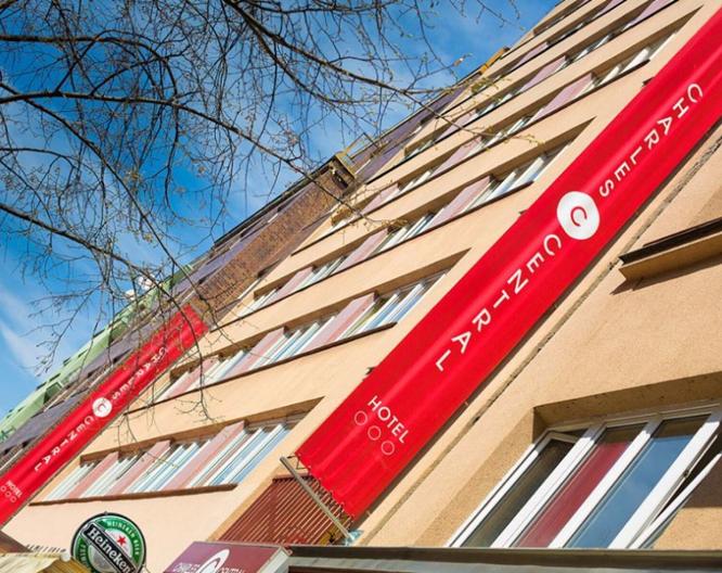 Hotel Charles Central - Außenansicht