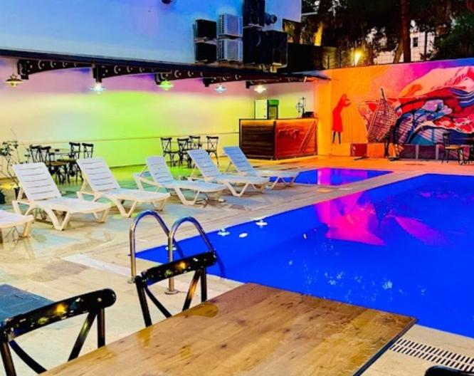 Grand LAVIN Hotel - Pool