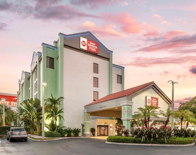 Best Western Plus Kendall Hotel & Suites - Außenansicht