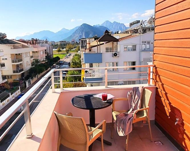 AMH Hotel Durres - Außenansicht